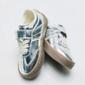 NWT Zara Size 6.5 infant mirror reflective running shoes sneakers Velcro straps